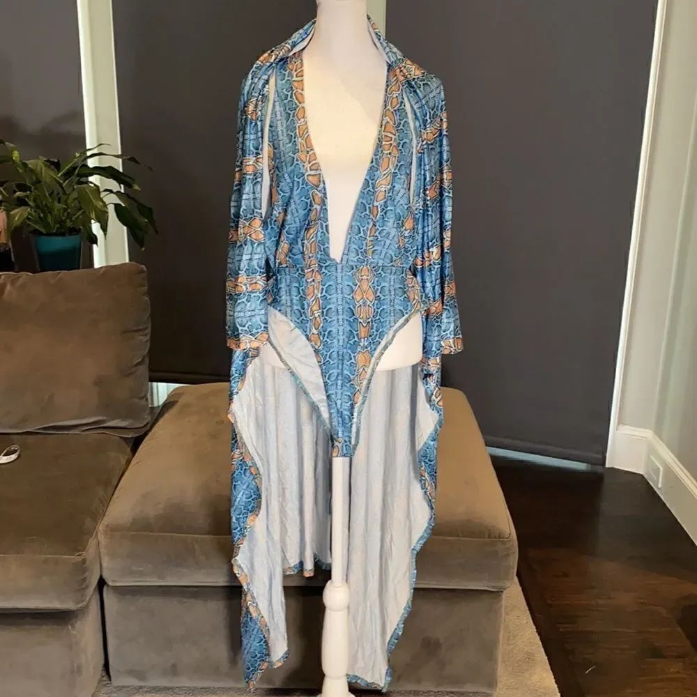 Women’s Plunge Neck Swimsuit One Piece with Cover Up Size M NWOT